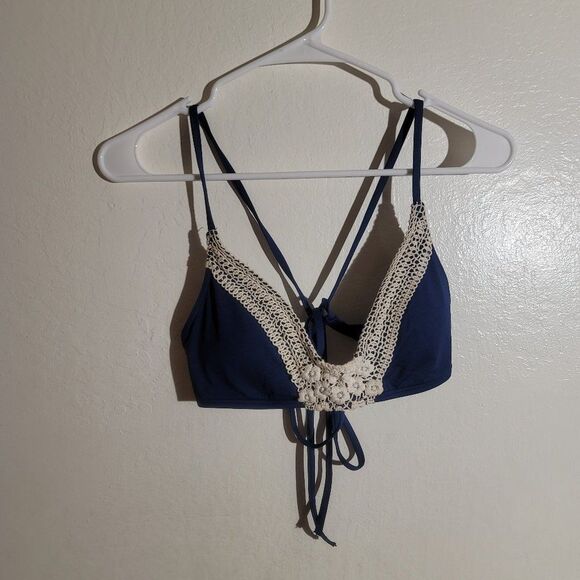 LUCKY BRAND Swim sz M GUC Navy Blue Cream Crochet Criss Cross Back Bikini Top - Picture 4 of 9